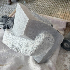 beeldhouwles, albast, stenen beeld, sculputure. Mira-florie